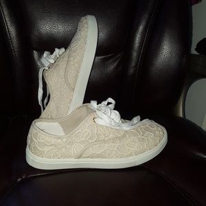 NWOT Just Fab lace shoes